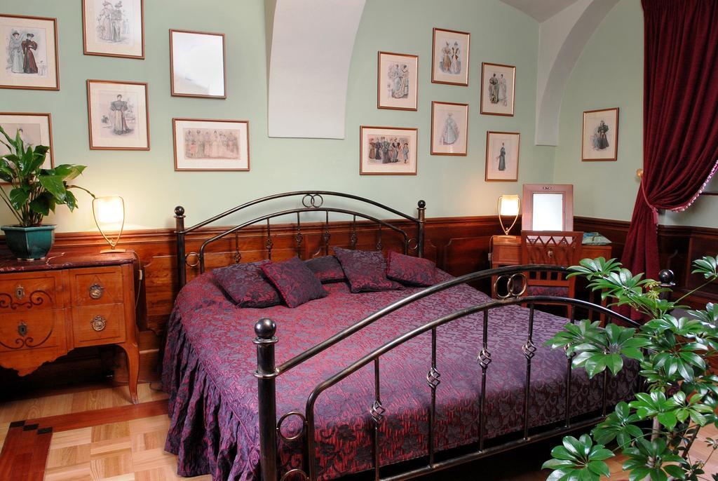Appartement Zamek Jemniste à Postupice Chambre photo